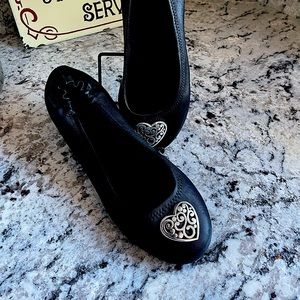 EUC BRIGHTON “Heart” Flats. Black with Silver Heart Trim Size 9B